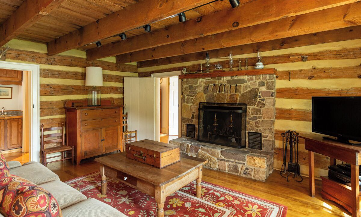 Photo of Livingroom in Warm Springs