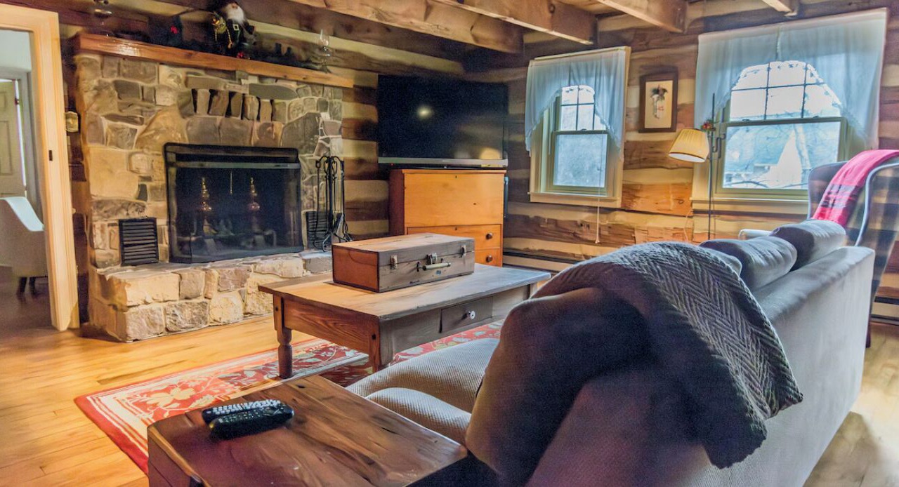 Photo of Livingroom in Warm Springs