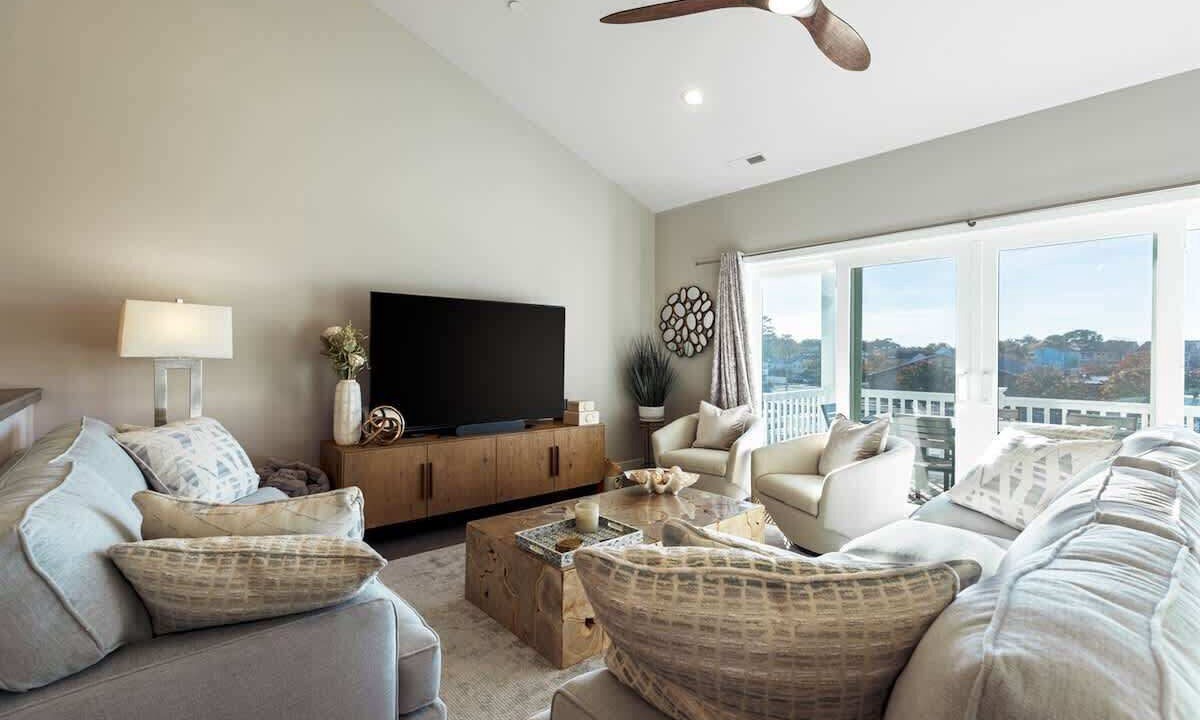 Photo of Livingroom in Caine Woods