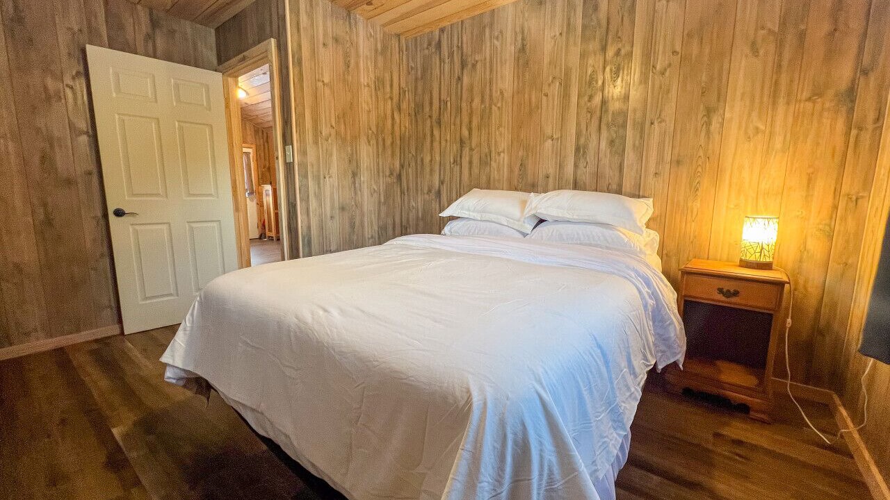 Photo of Bedroom in Daisy