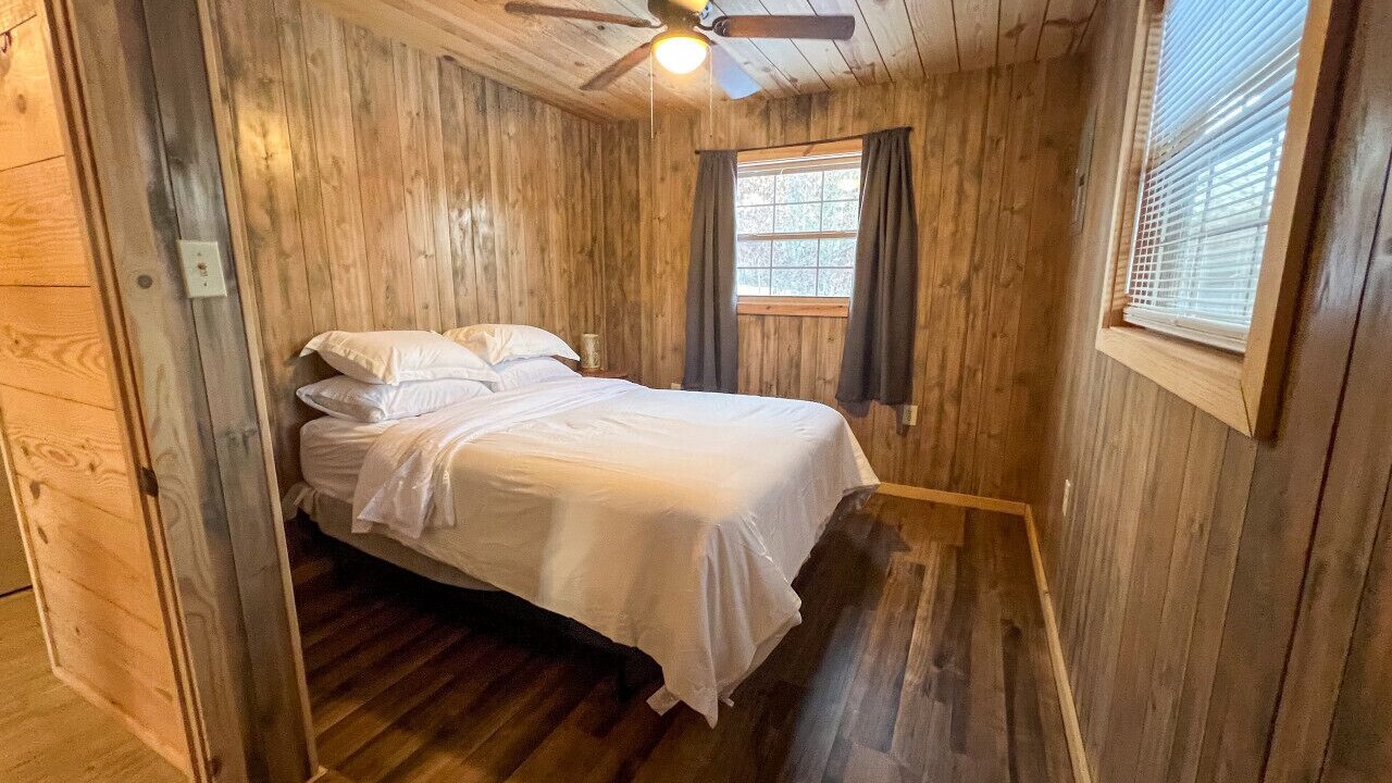 Photo of Bedroom in Daisy