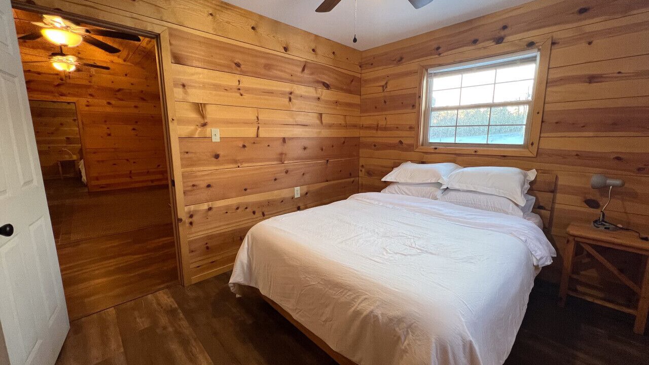 Photo of Bedroom in Daisy