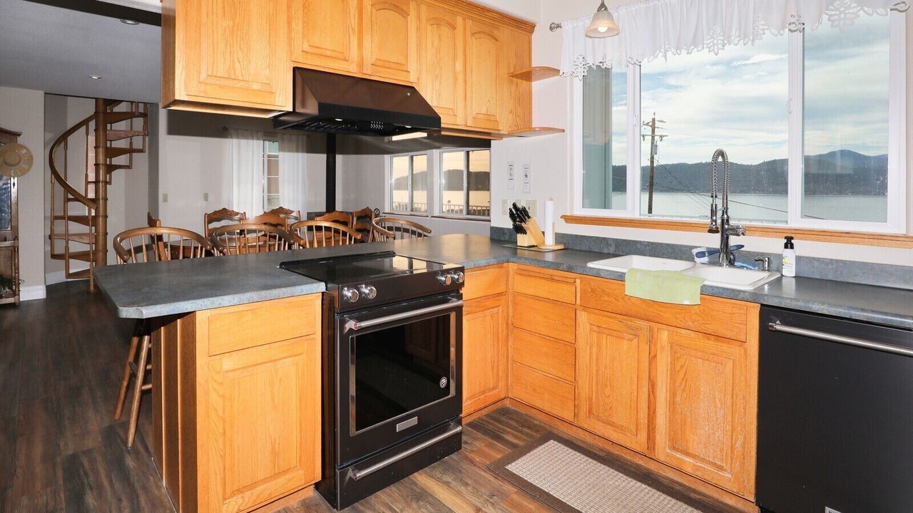 Photo of Kitchen in Clearlake