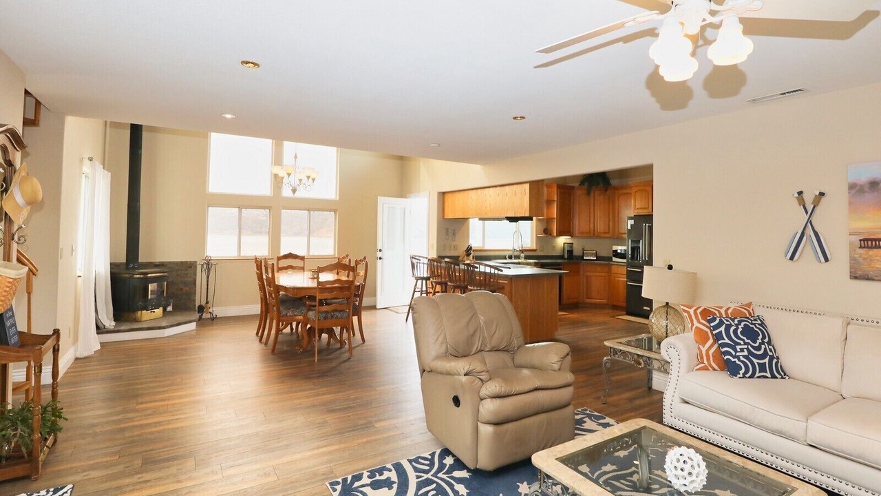 Photo of Livingroom in Clearlake