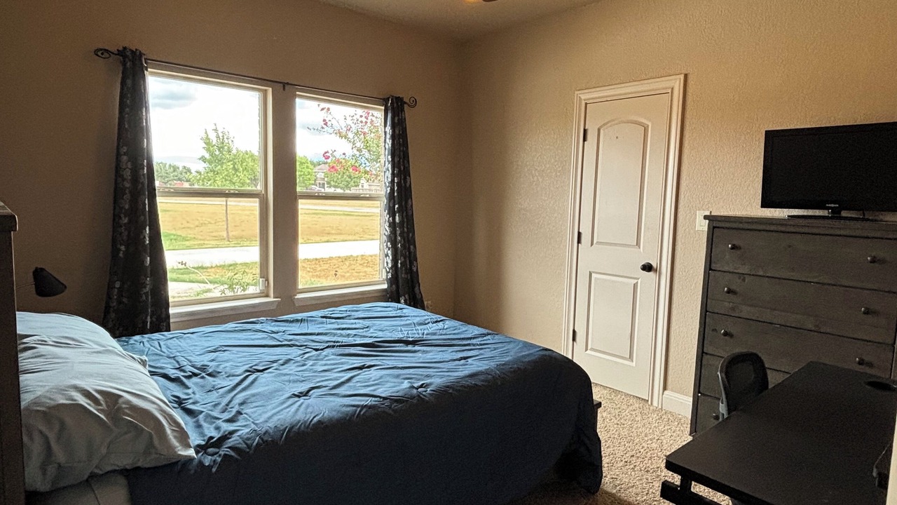 Photo of Bedroom in Lytle