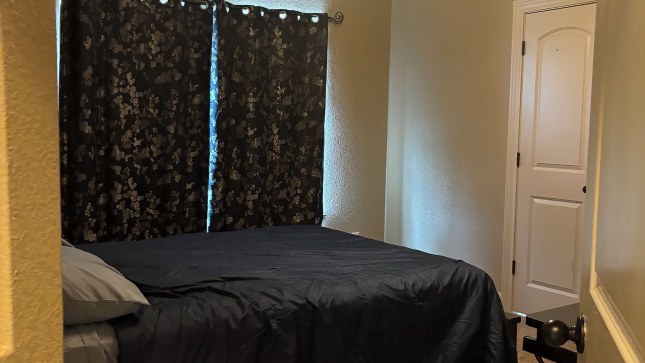 Photo of Bedroom in Lytle