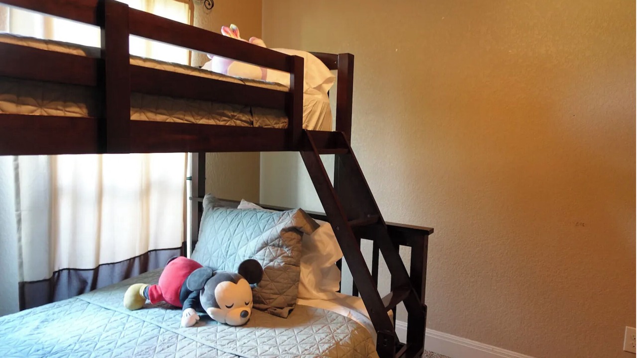 Photo of Bedroom in Lytle