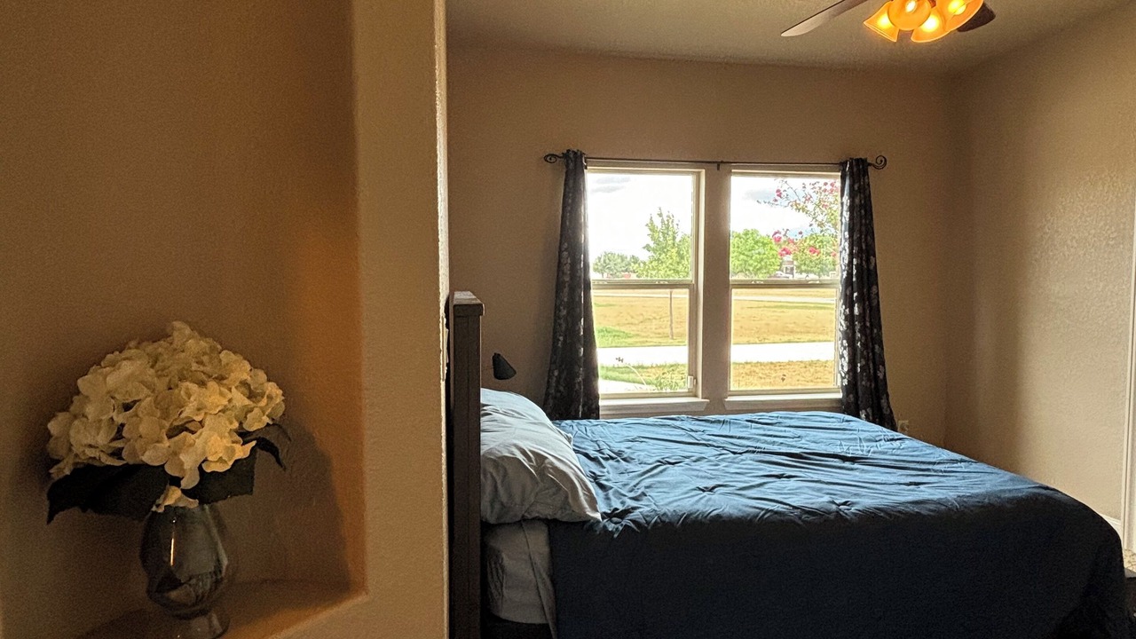 Photo of Bedroom in Lytle