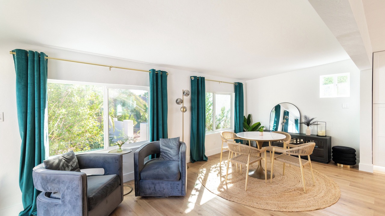 Photo of Livingroom in Fountain of the Sun