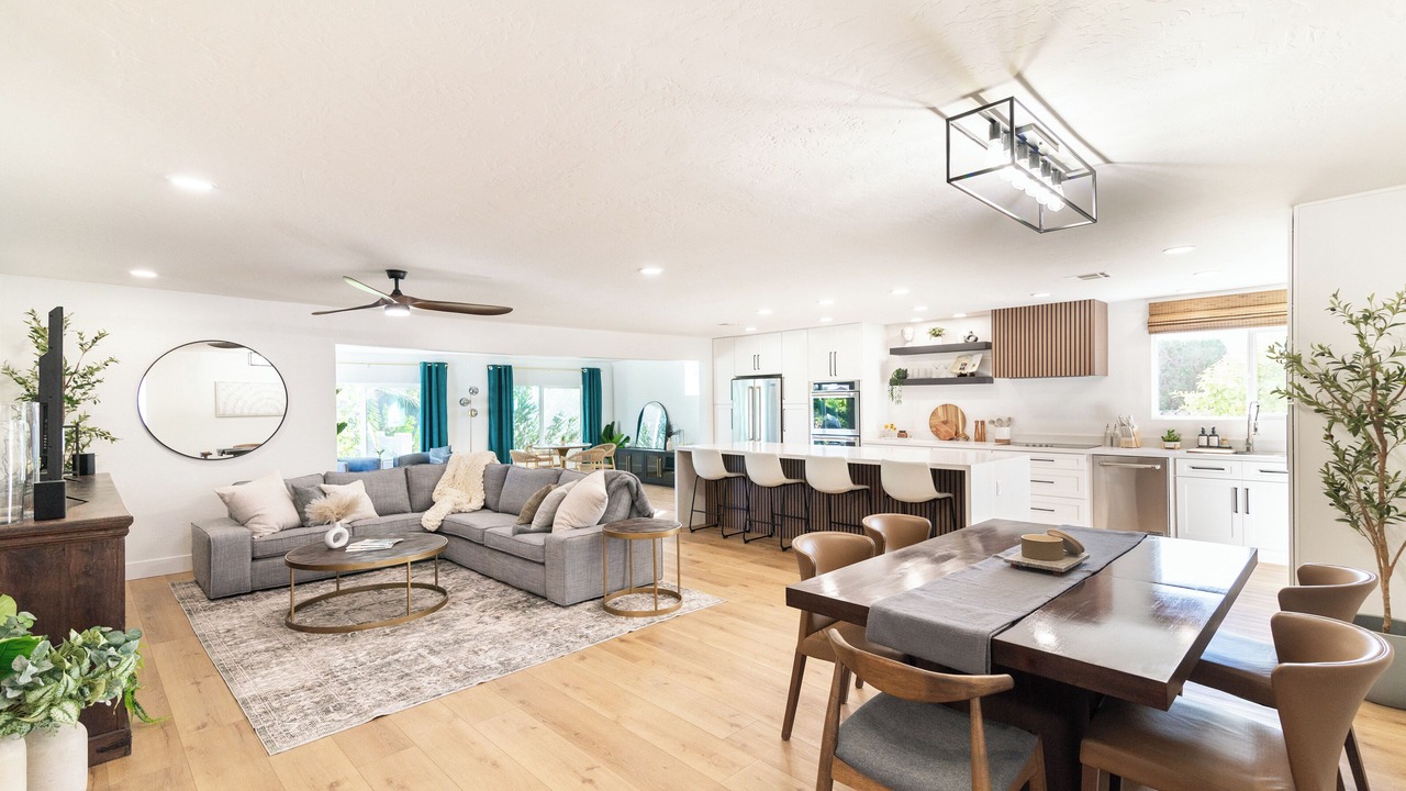 Photo of Livingroom in Fountain of the Sun