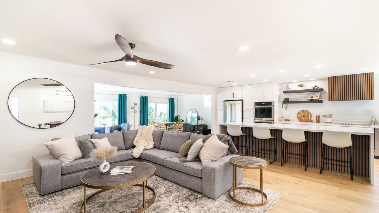 Photo of Livingroom in Fountain of the Sun