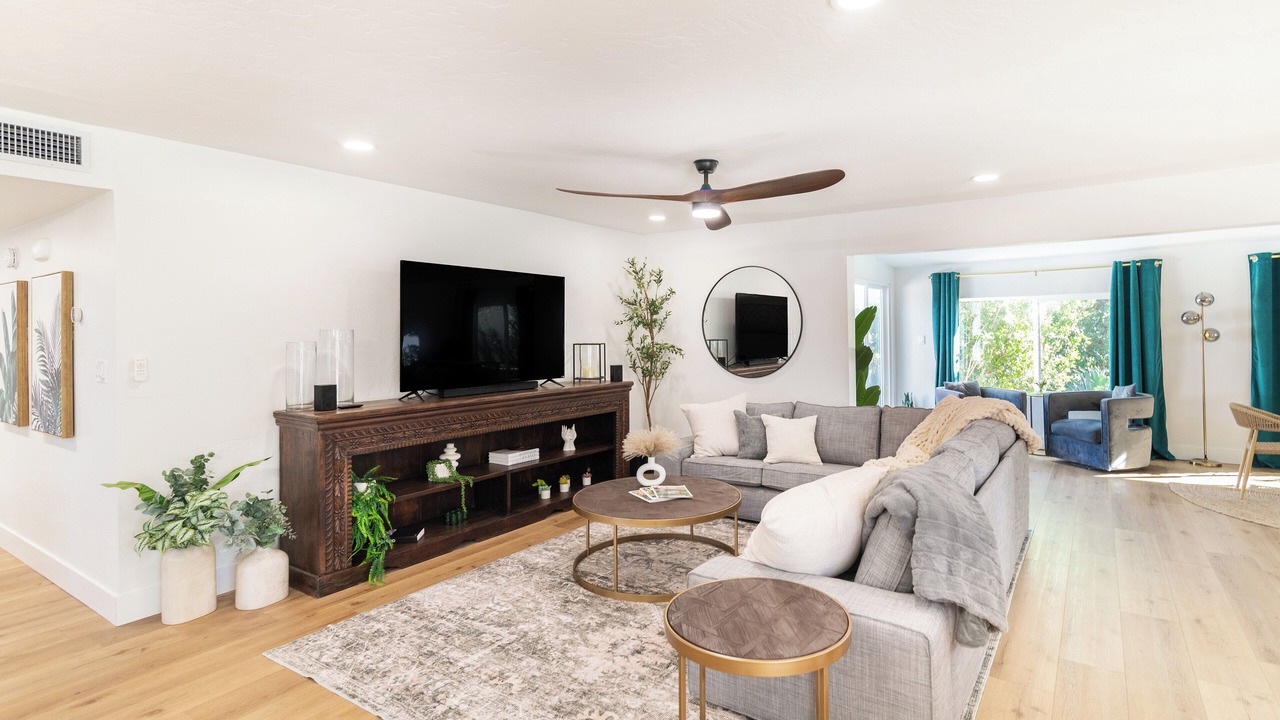 Photo of Livingroom in Fountain of the Sun