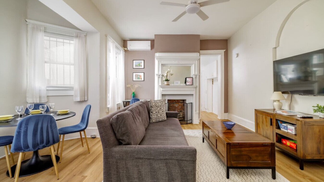 Photo of Livingroom in Adams Morgan