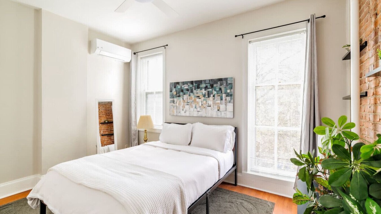 Photo of Bedroom in Adams Morgan