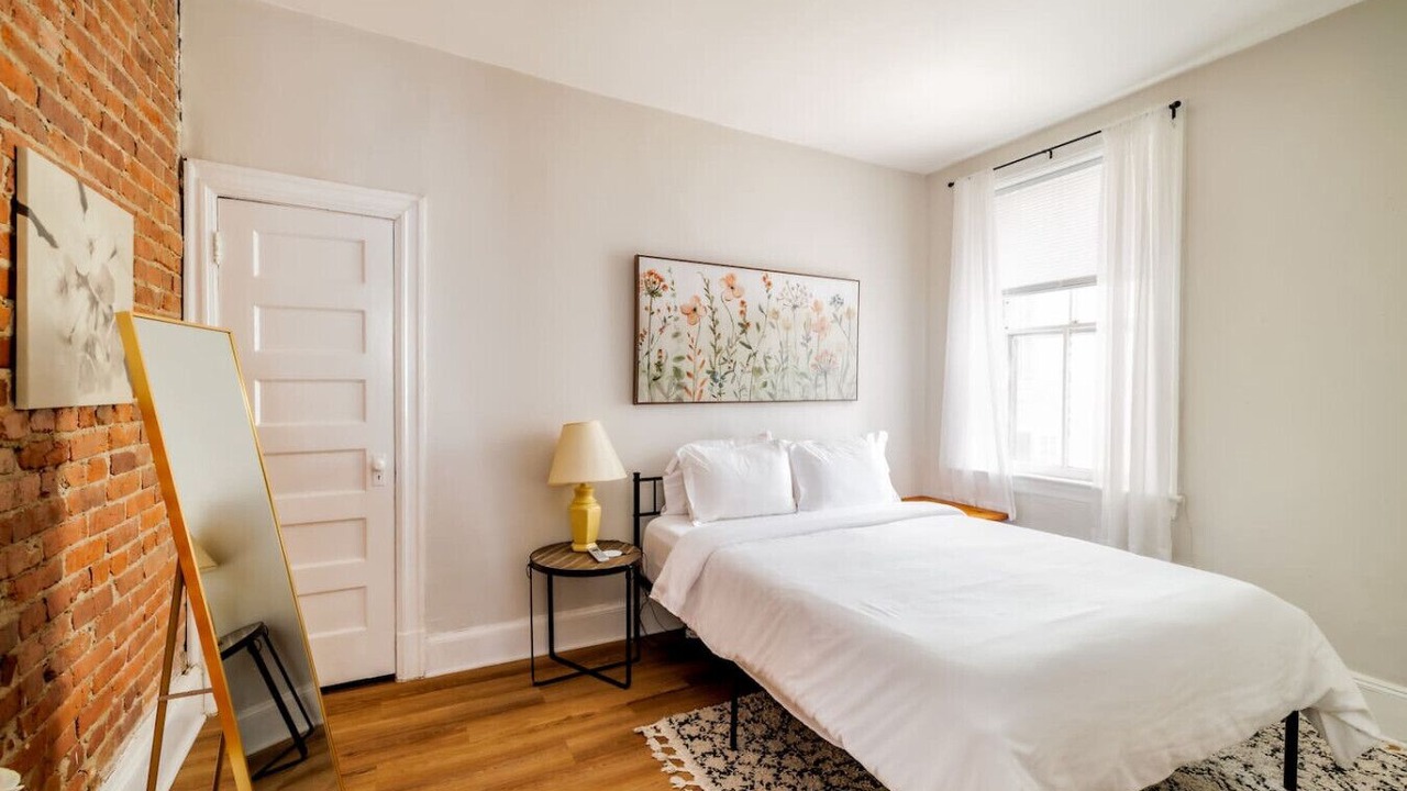 Photo of Bedroom in Adams Morgan