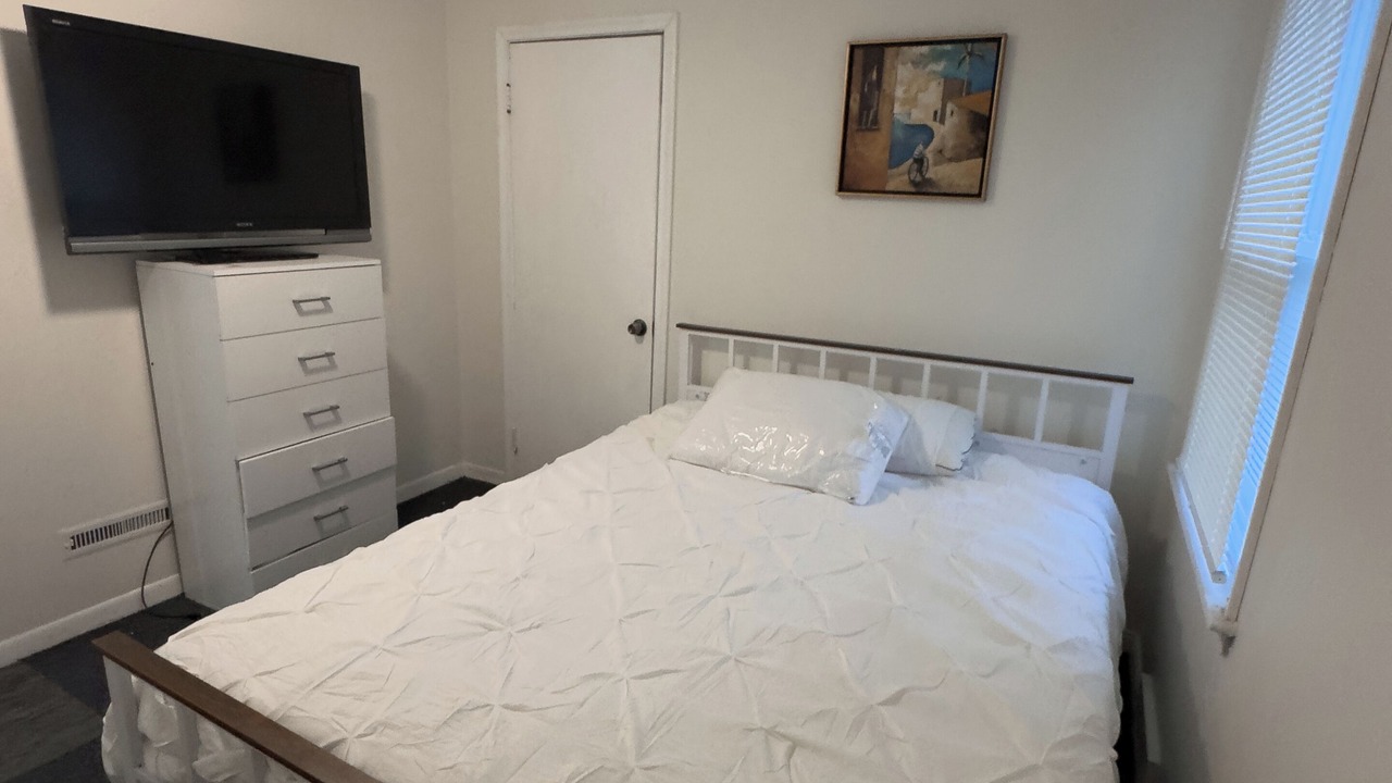 Photo of Bedroom in Harper Woods