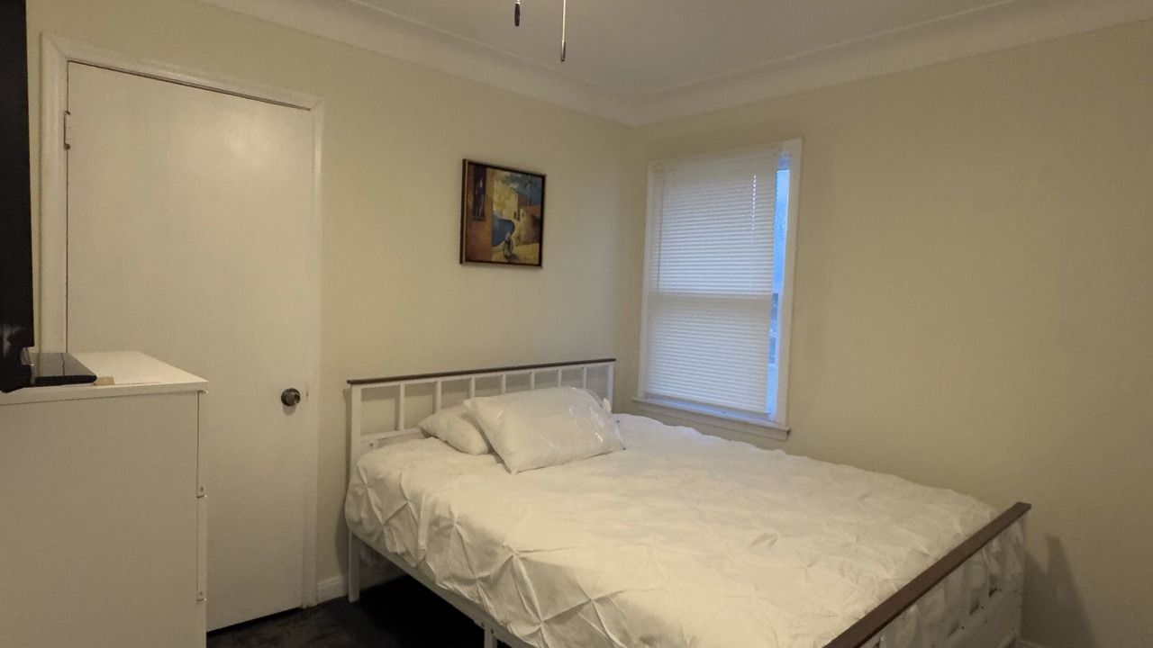 Photo of Bedroom in Harper Woods