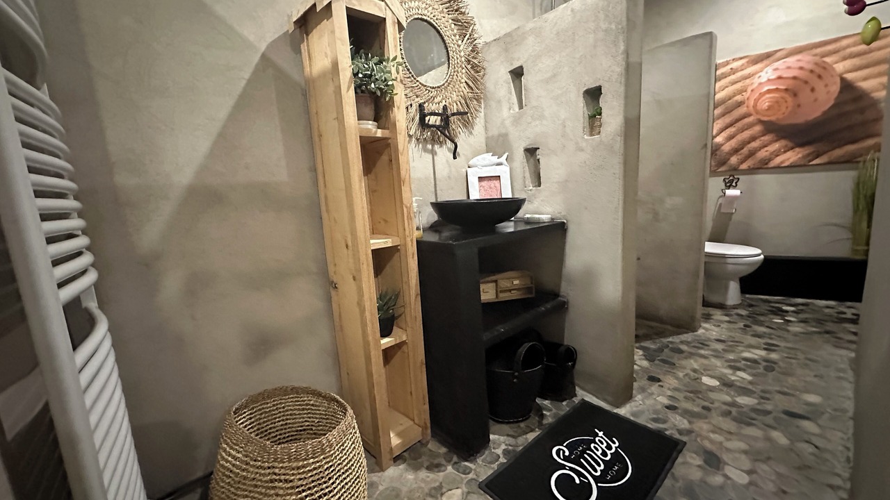 Photo of Bathroom in Eu