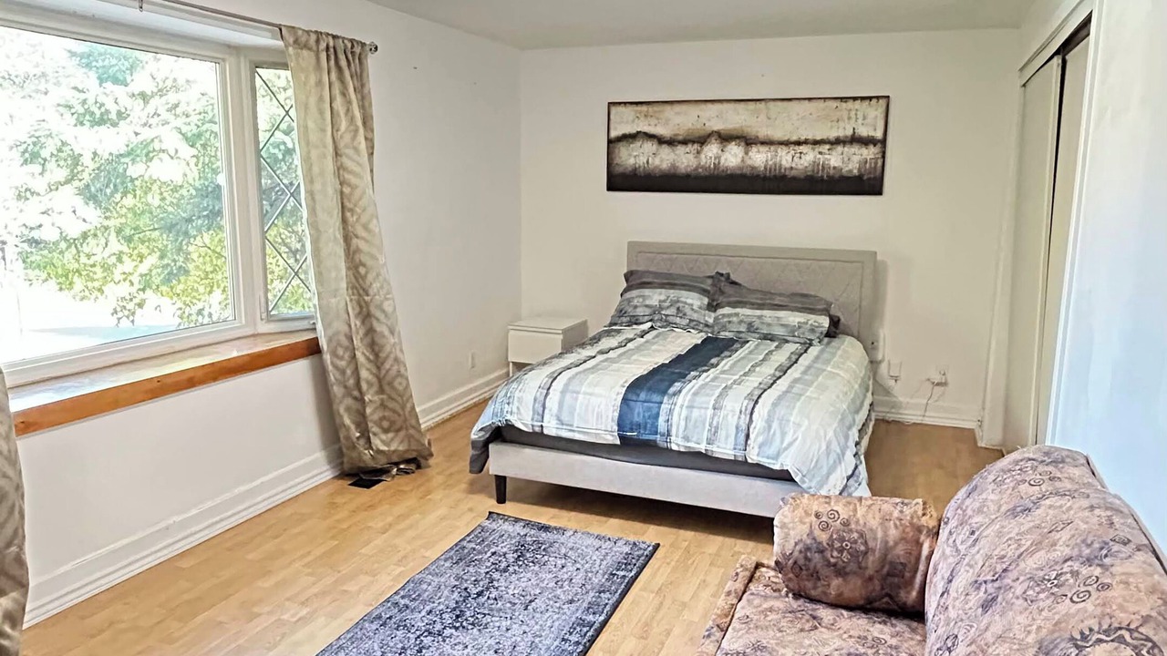 Photo of Bedroom in Aylmer