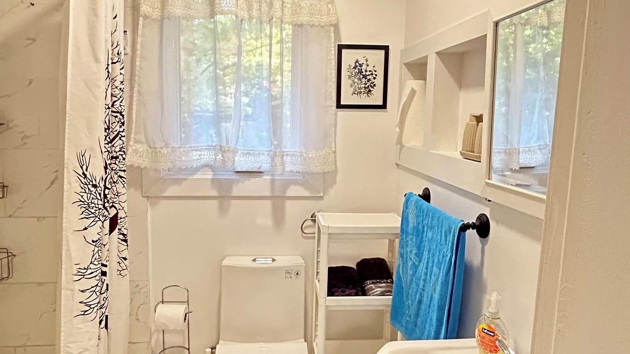 Photo of Bathroom in Aylmer