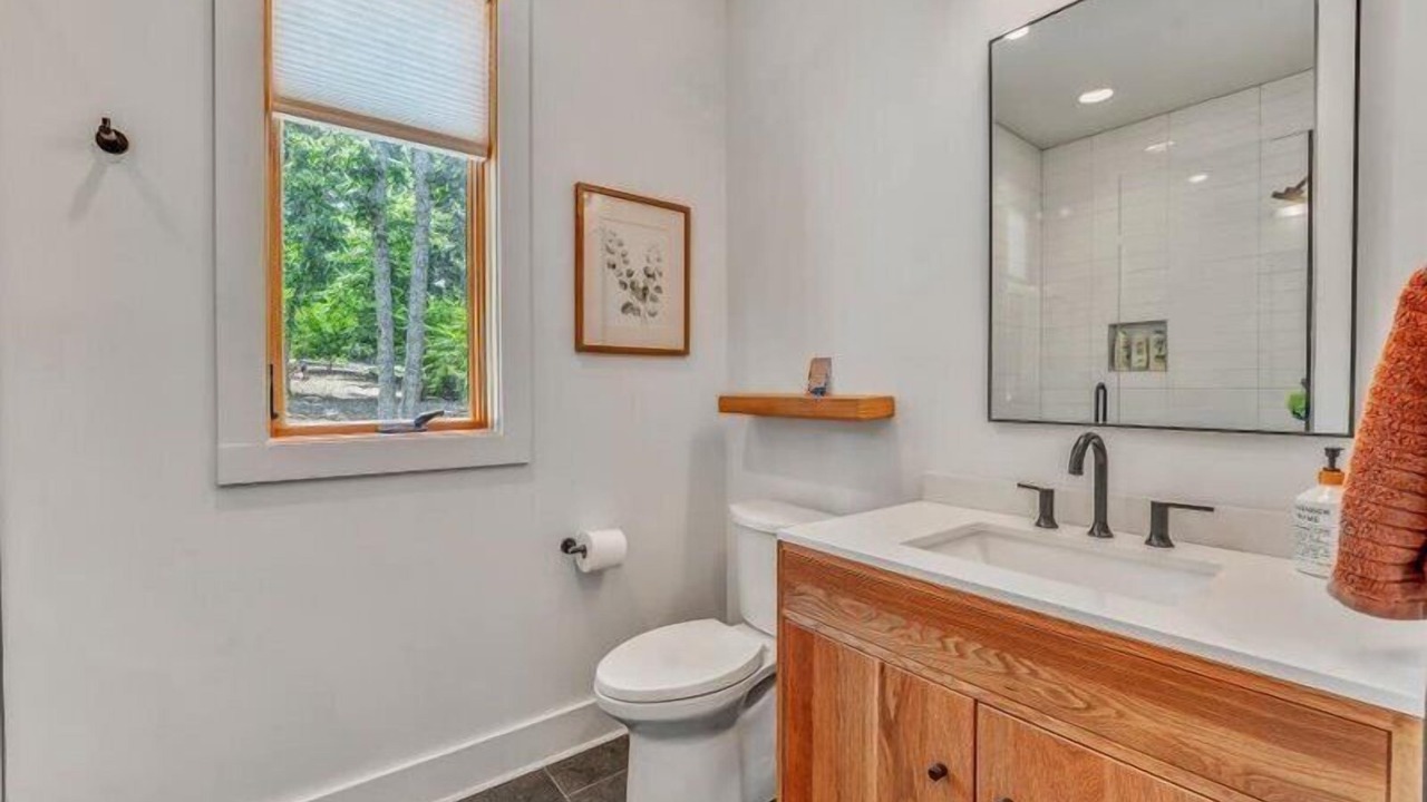 Photo of Bathroom in Huddleston