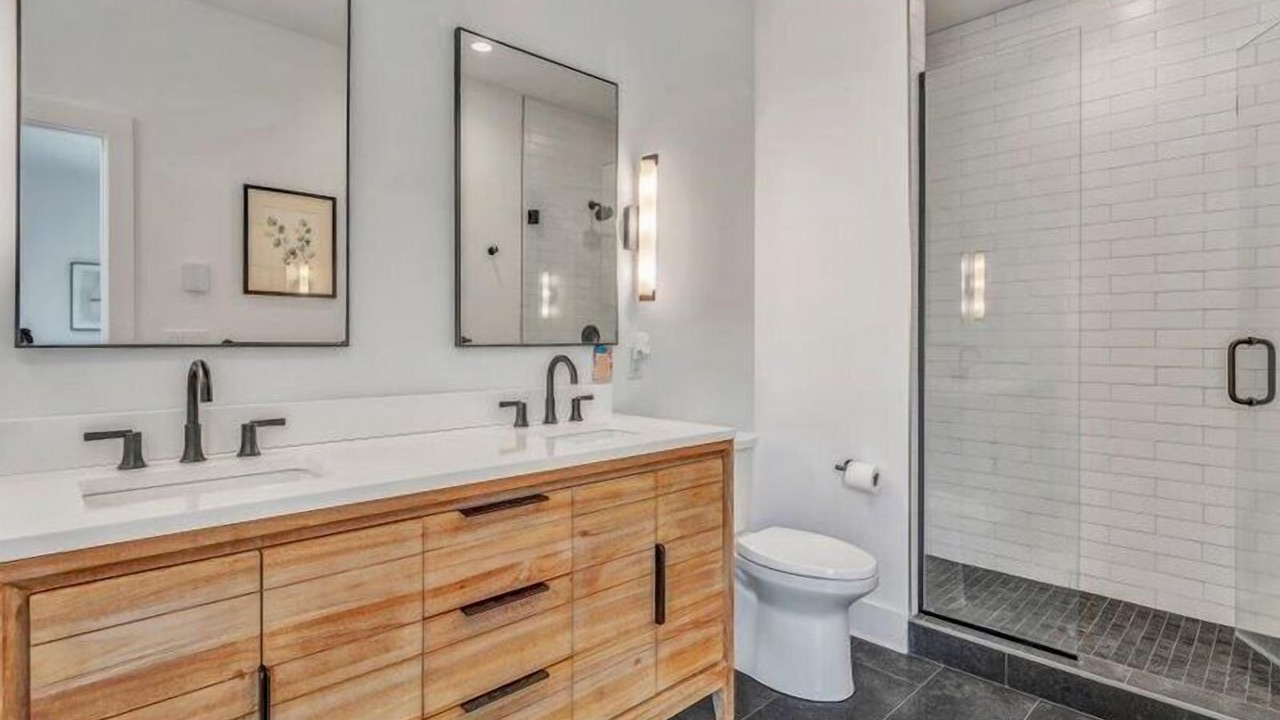 Photo of Bathroom in Huddleston