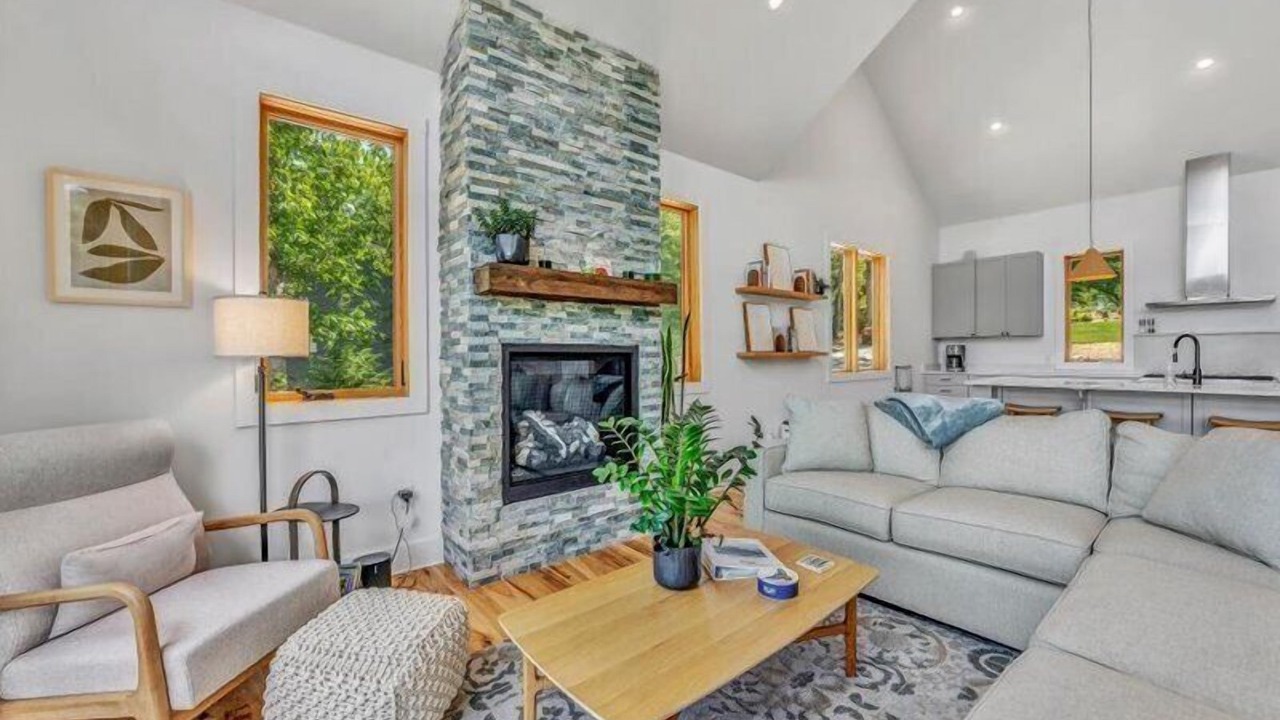 Photo of Livingroom in Huddleston
