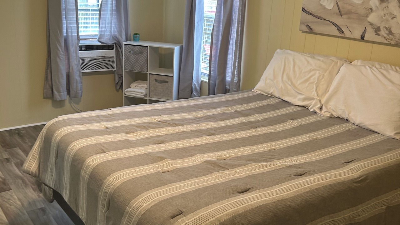 Photo of Bedroom in Enterprise