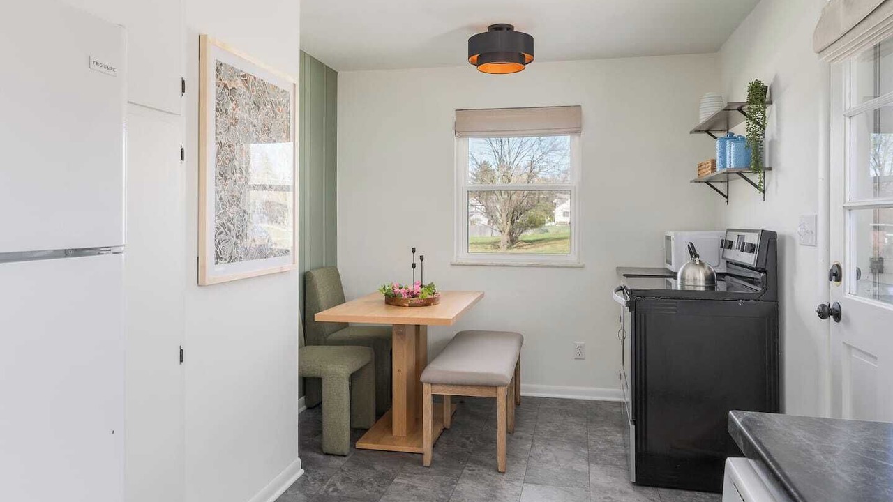 Photo of Bedroom in Sharon Heights