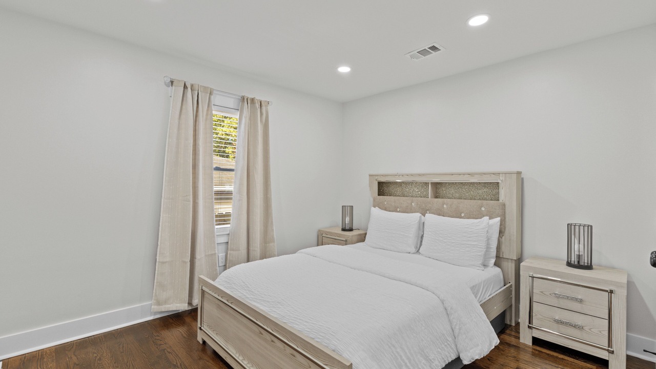 Photo of Bedroom in Candler-McAfee