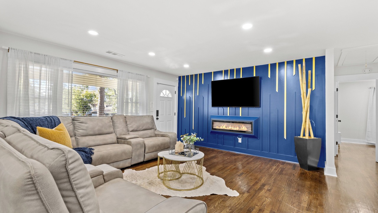 Photo of Livingroom in Candler-McAfee