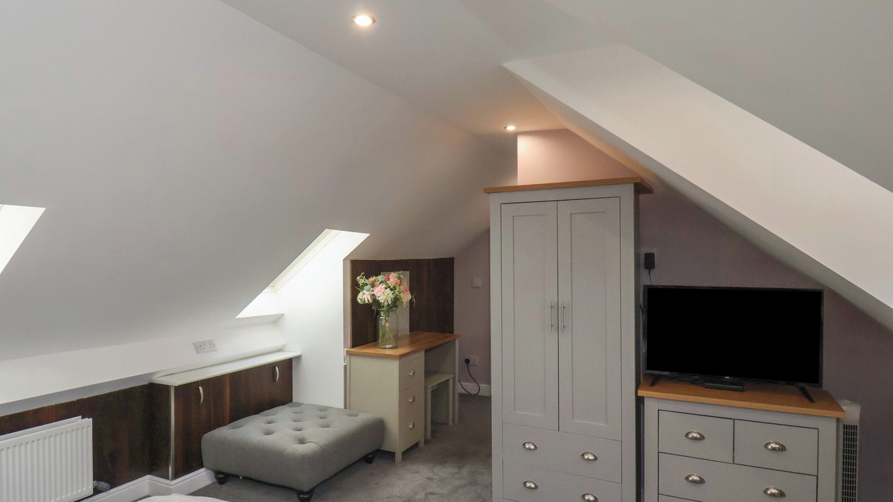 Photo of Bedroom in Cayton Bay