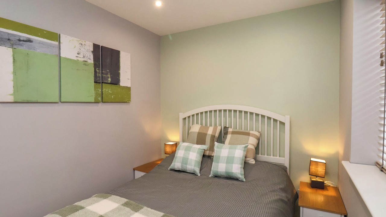 Photo of Bedroom in Cayton Bay