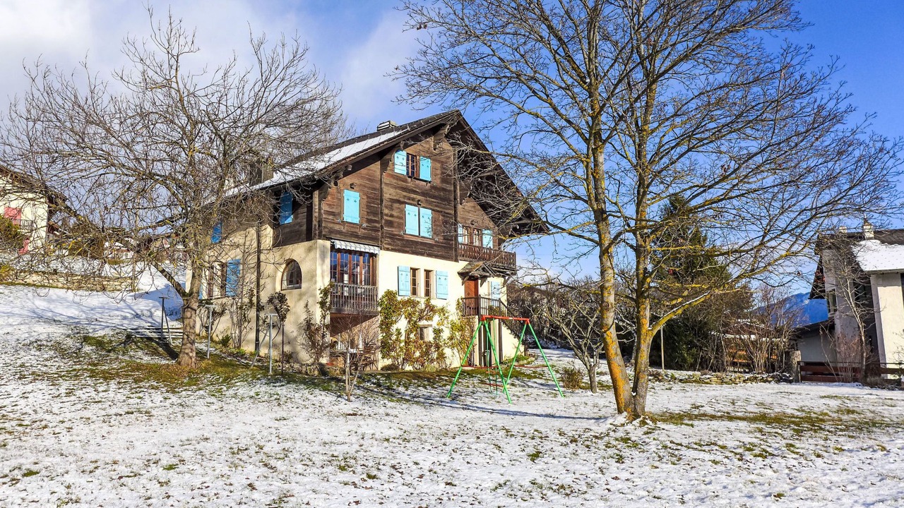 Photo of Outdoor in Lens