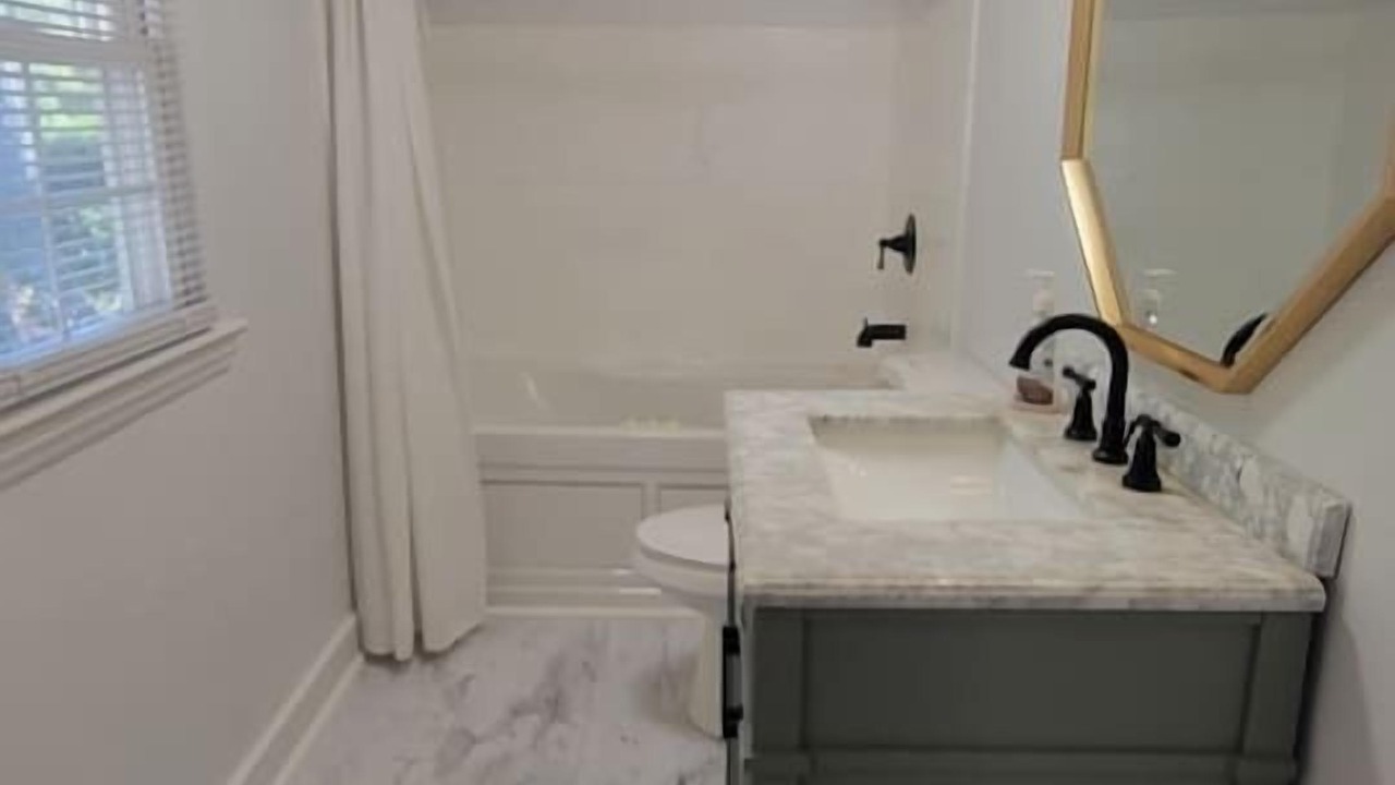 Photo of Bathroom in Roper