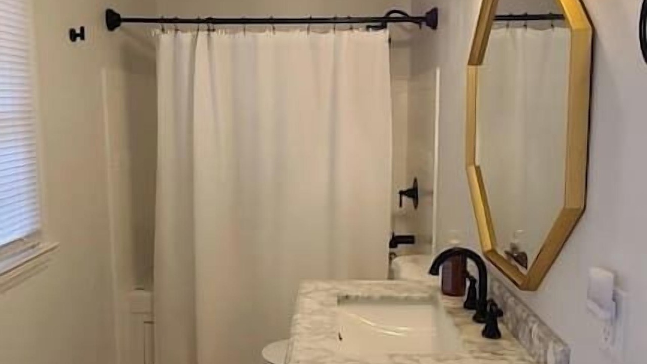 Photo of Bathroom in Roper