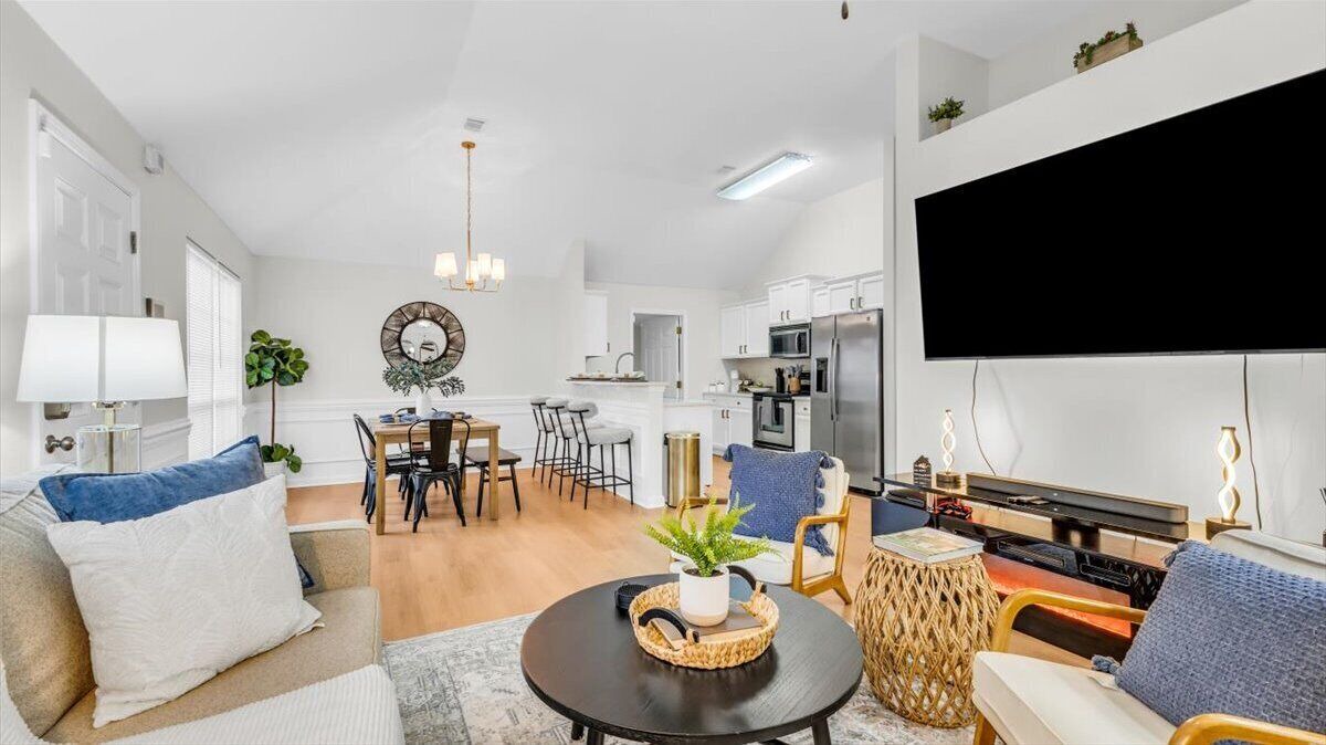 Photo of Livingroom in Pooler
