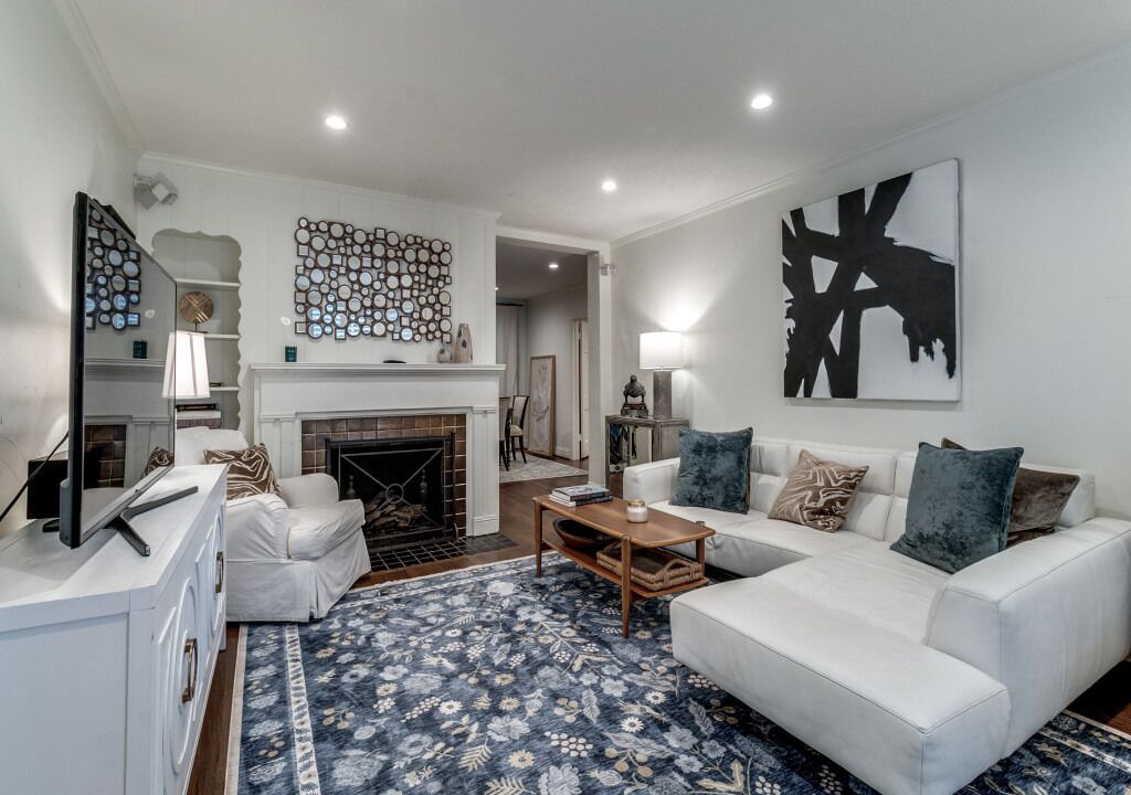 Photo of Livingroom in Knox - Henderson