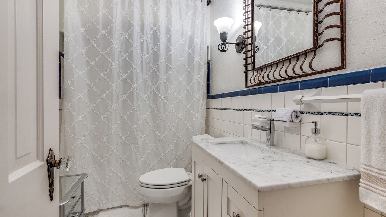 Photo of Bathroom in Knox - Henderson