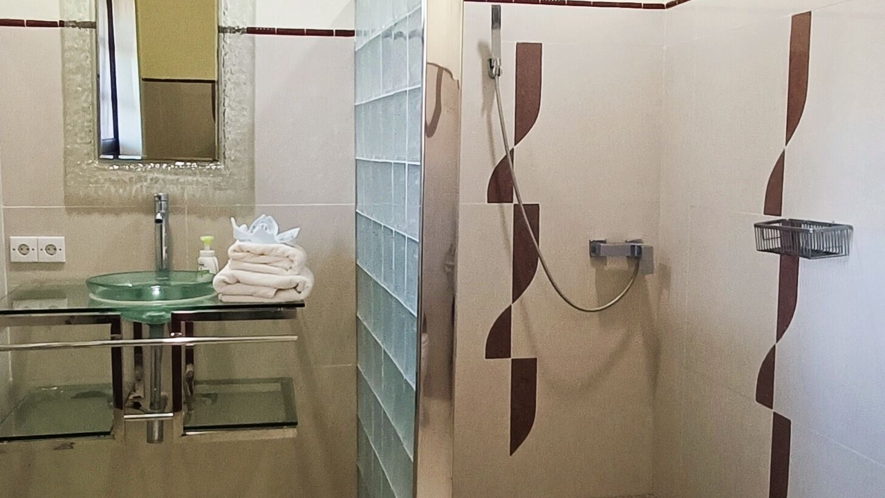 Photo of Bathroom in Umeanyar