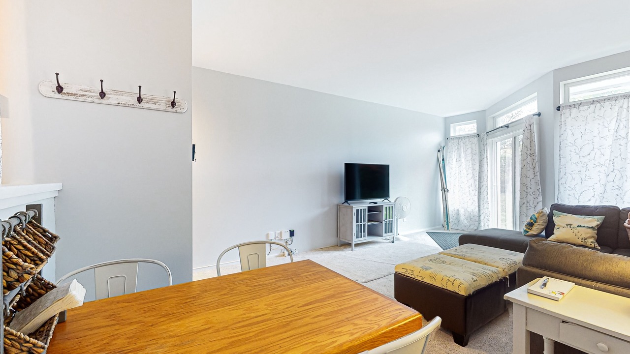 Photo of Livingroom in Warren