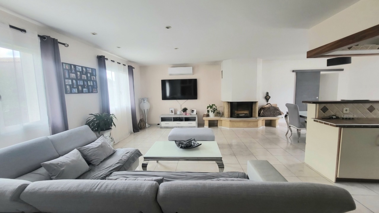 Photo of Livingroom in Peret
