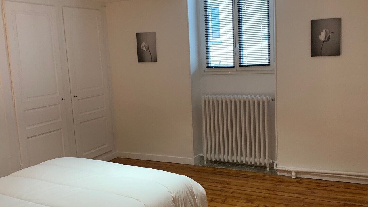 Photo of Bedroom in Republique