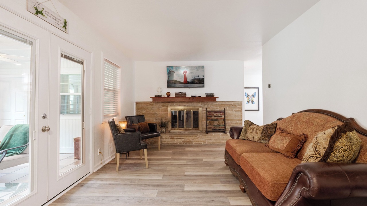 Photo of Livingroom in Leon Valley