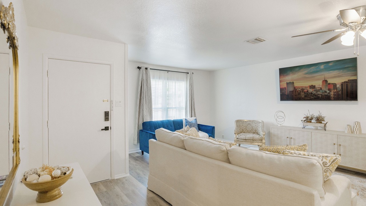 Photo of Livingroom in Leon Valley