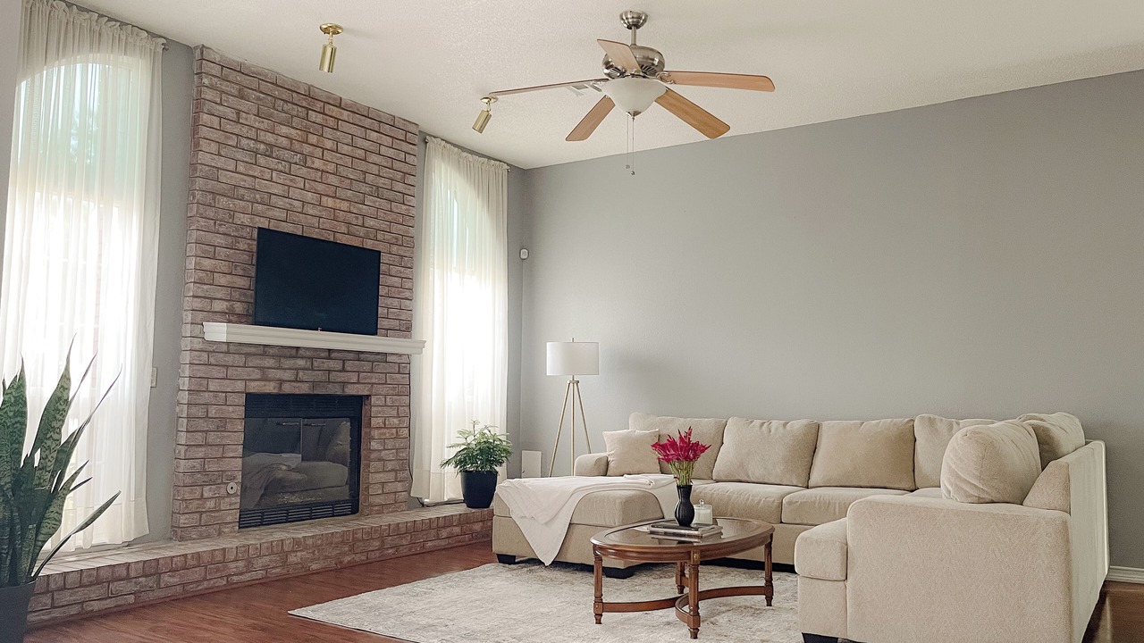 Photo of Livingroom in Broken Arrow
