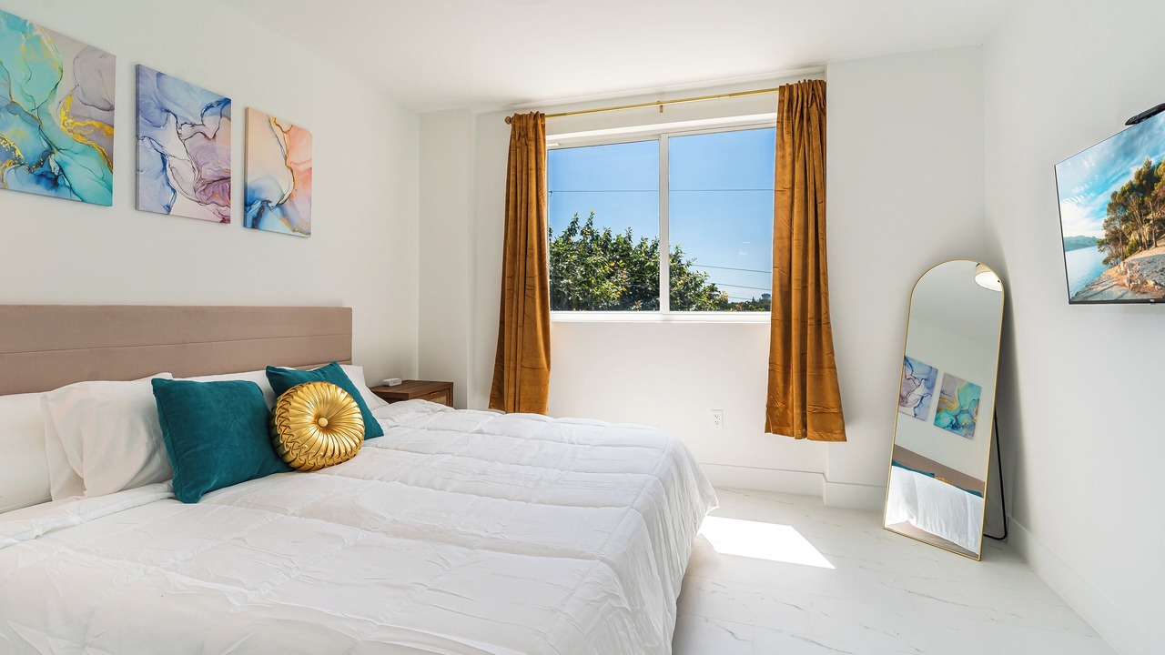 Photo of Bedroom in Downtown Hollywood