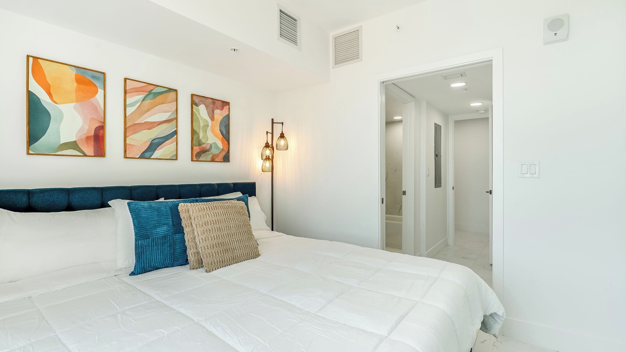 Photo of Bedroom in Downtown Hollywood