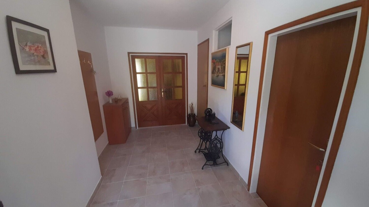 Photo of Others in Broce