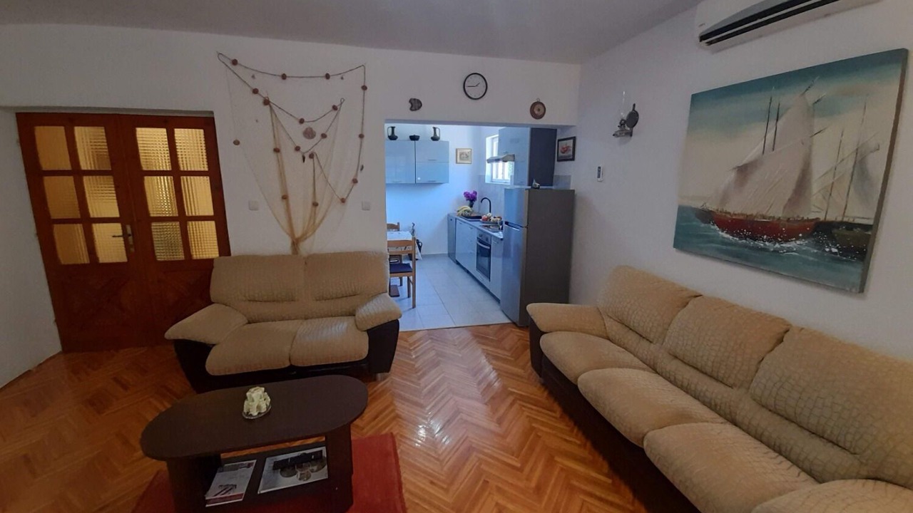 Photo of Livingroom in Broce